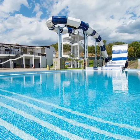 Nevis & Aqua Park 4* サニービーチ