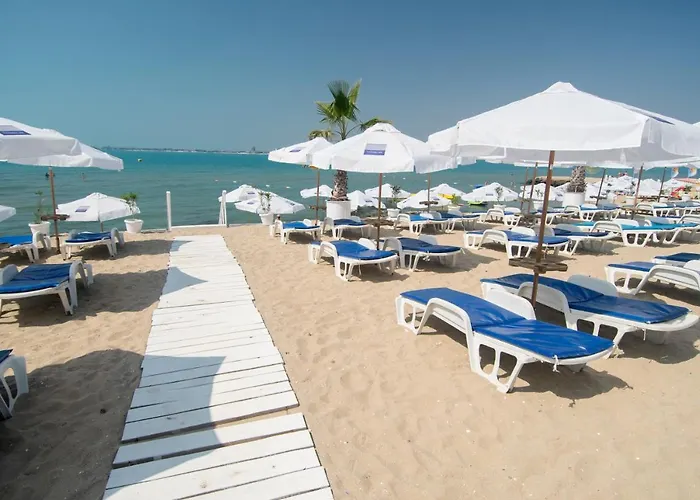 Nevis & Aqua Park Здравен курорт 4*