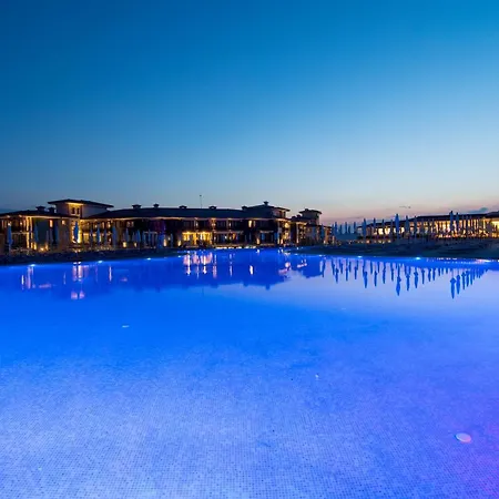 Nevis & Aqua Park Complex 4*