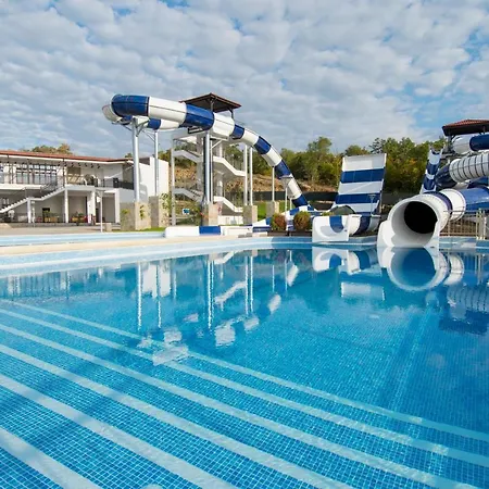 Nevis & Aqua Park Semesteranläggning (resort)