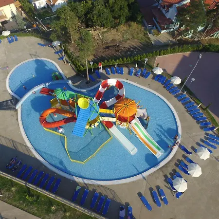 Nevis & Aqua Park סאני ביץ'