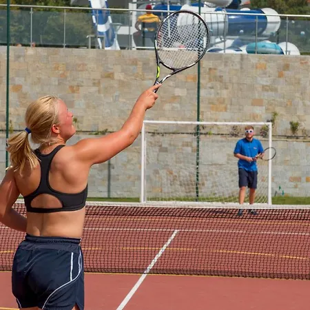 Nevis & Aqua Park Semesteranläggning (resort) 4*