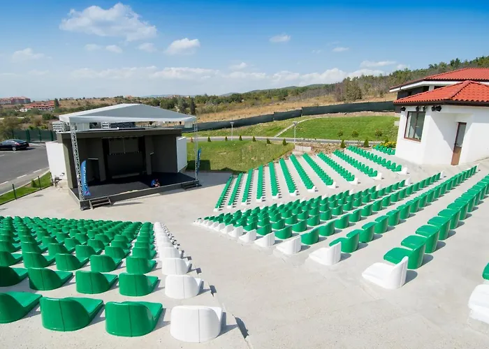 Üdülőközpont Nevis & Aqua Park Napospart