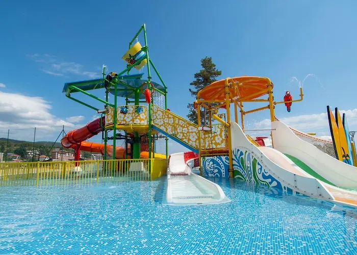 Üdülőközpont Nevis & Aqua Park Napospart