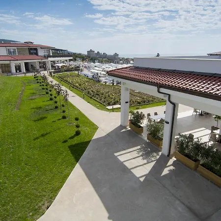 Resort Nevis & Aqua Park 4*