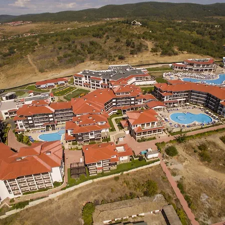 Nevis & Aqua Park סאני ביץ'