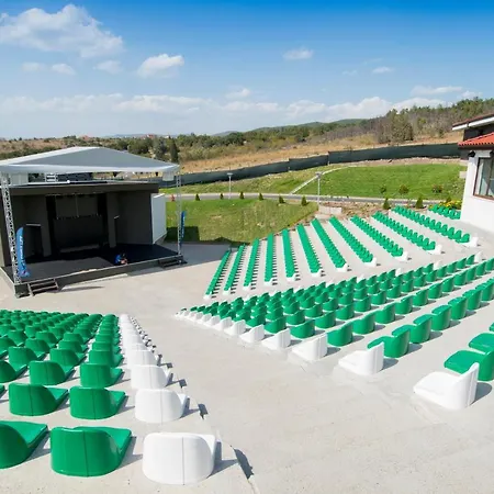 Rezort Nevis & Aqua Park Sluneční pobřeží