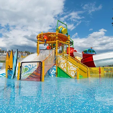 Nevis & Aqua Park Rezort Sluneční pobřeží