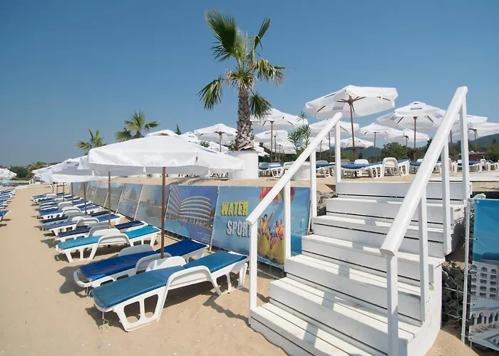 Nevis & Aqua Park סאני ביץ'