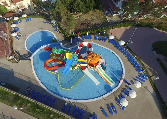 Nevis & Aqua Park סאני ביץ'