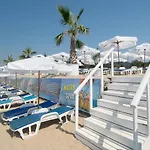 Nevis & Aqua Park サニービーチ