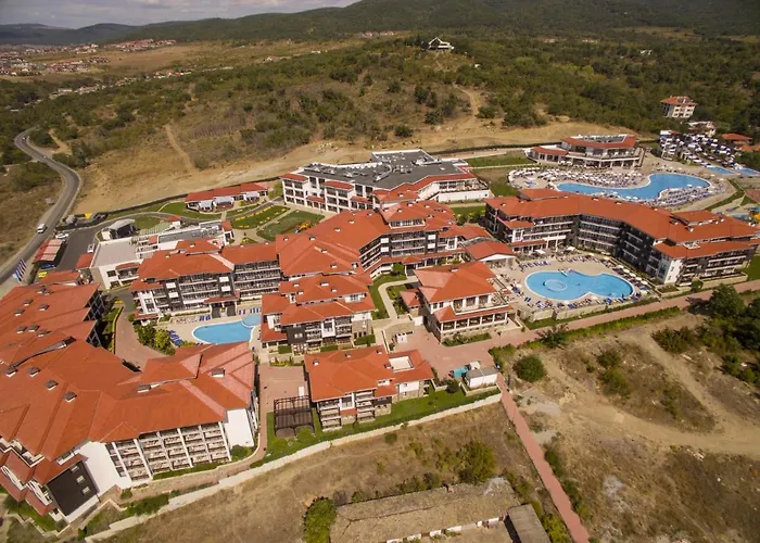 Nevis & Aqua Park סאני ביץ'